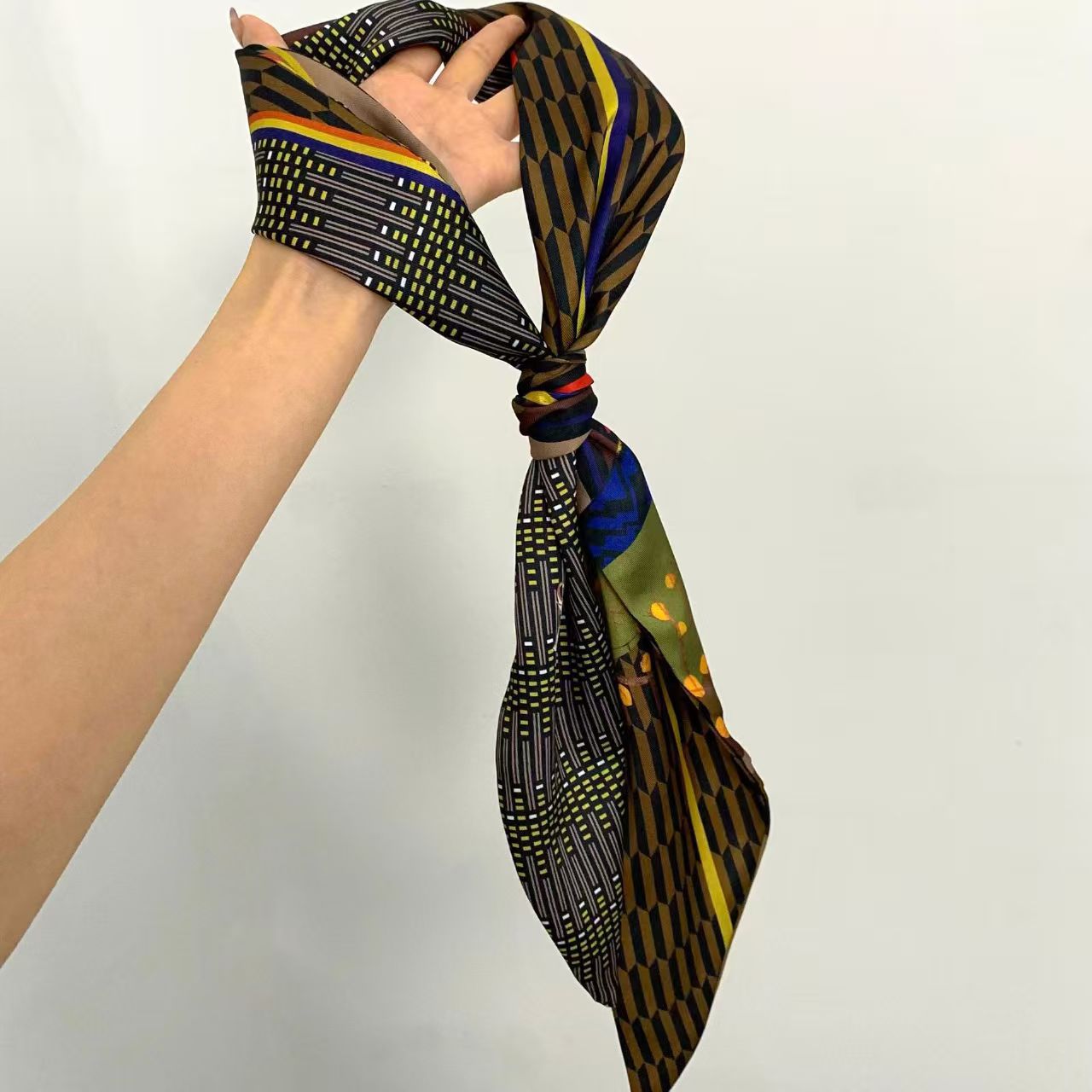 Luxury Print Long Hair Ribbon  – обзор и цена Ascot Neck Scarf