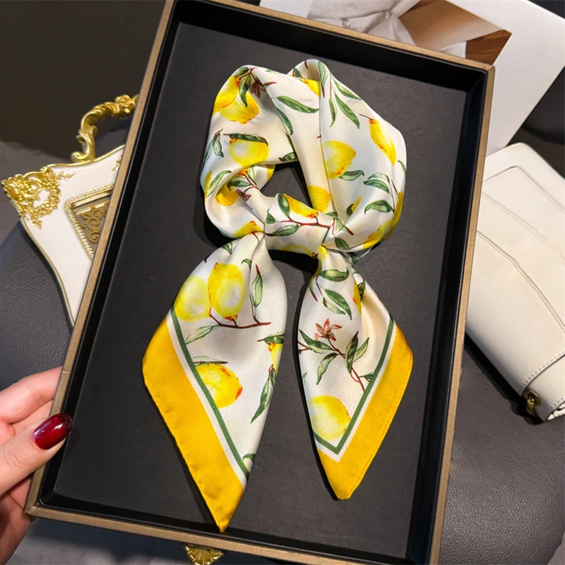 70cm Square Lemon Print Yellow – обзор и цена Ascot Neck Scarf