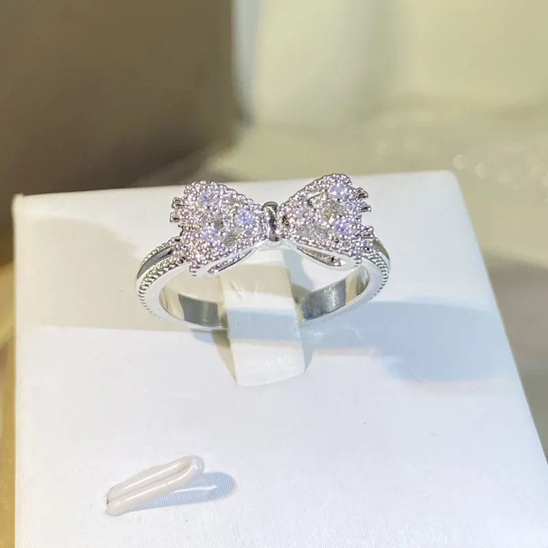 Fancy Bow Ring with Dazzling C – обзор и цена Tie Clip Silver