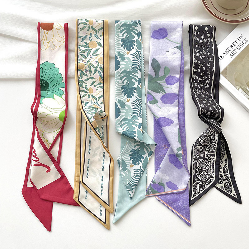 New luxury Brand Model Small S – обзор и цена Silk Neck Scarf