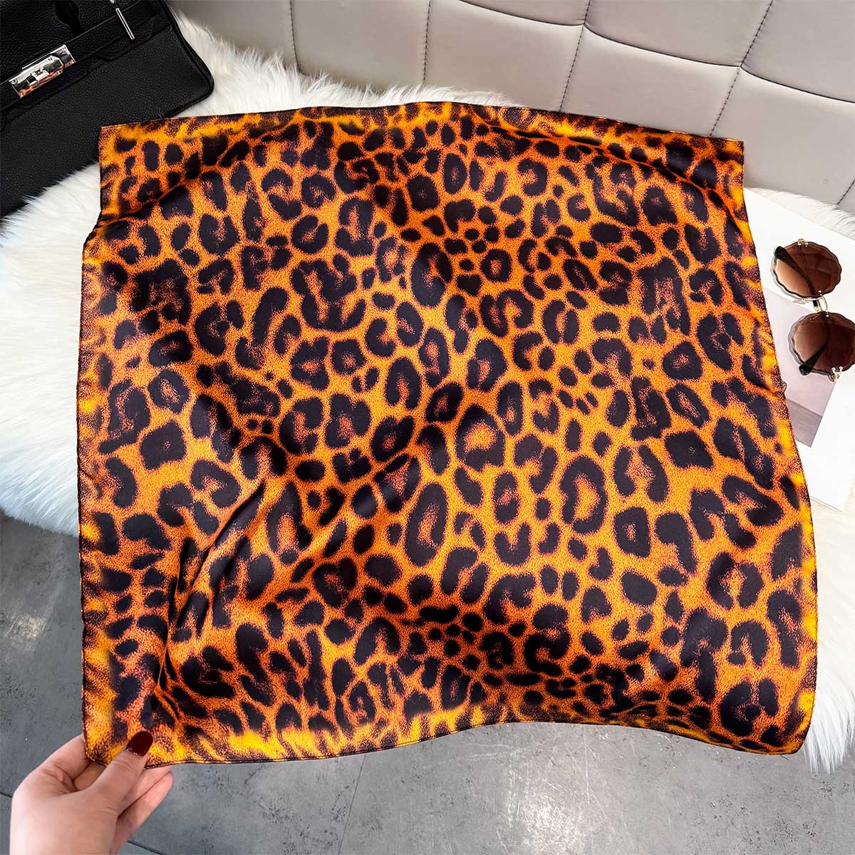 Classic Leopard Print Silk Squ – обзор и цена Silk Neck Scarf