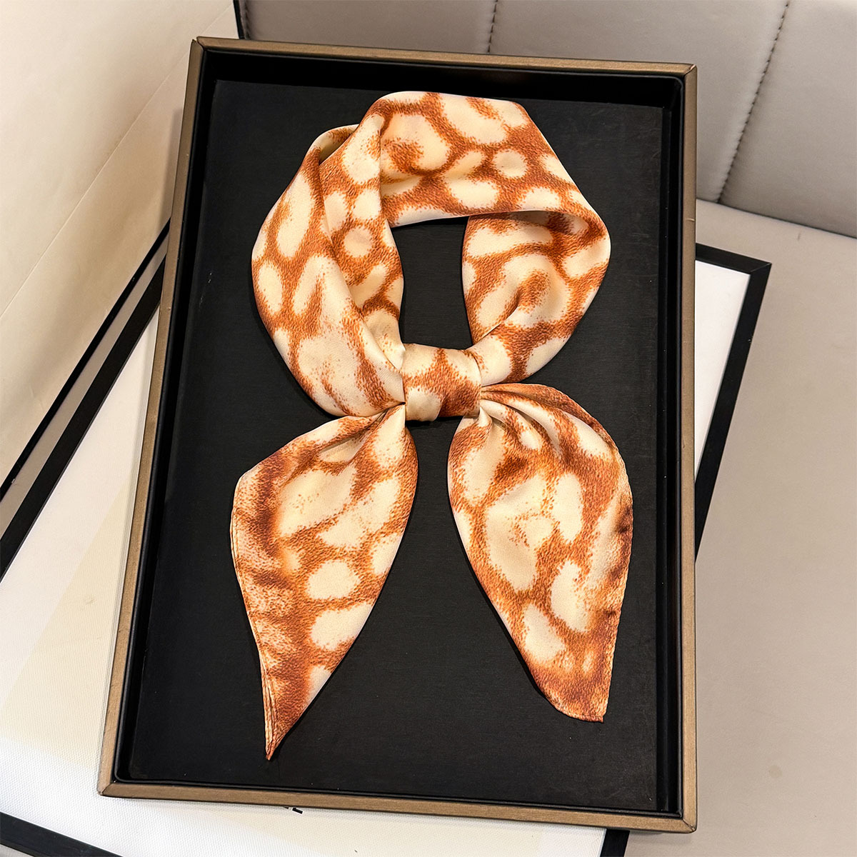 Classic Leopard Print Silk Squ – обзор и цена Silk Neck Scarf